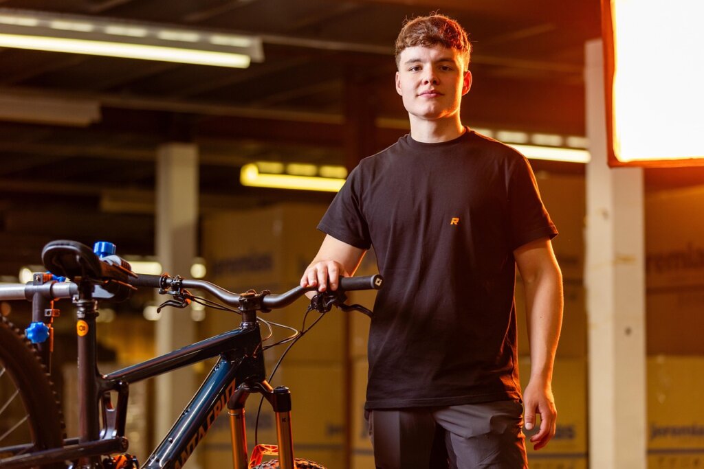 kalmar anmalan cyklist pakord bilisten avvek fran platsen