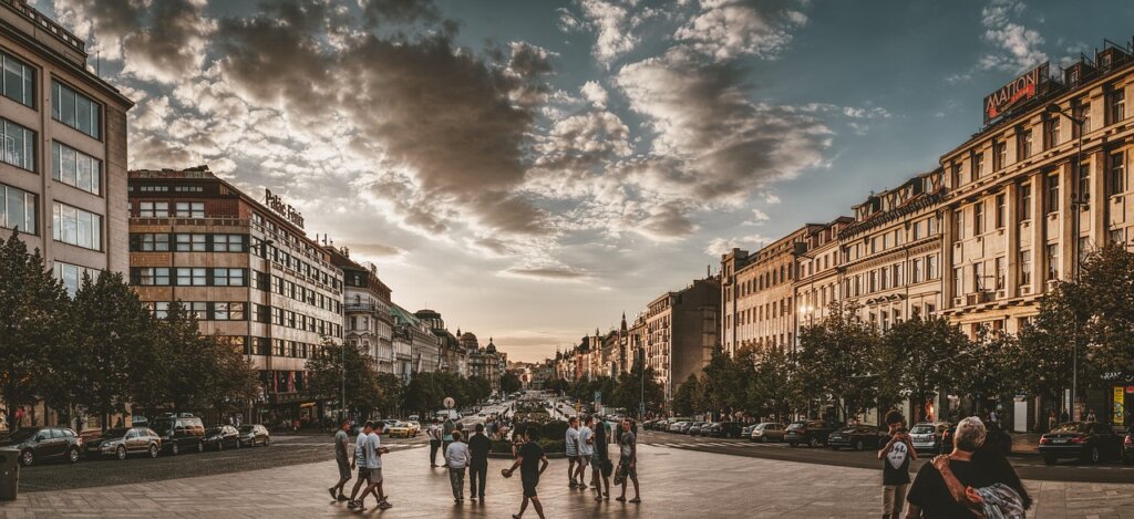 kalmar larmtorget fylldes med ukrainska flaggor plakat och tarar 5b6a96d4